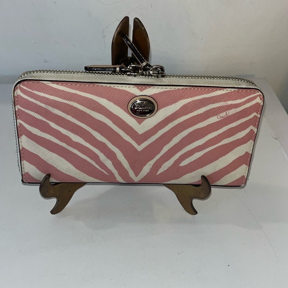 COACH PAYTON ZEBRA ACCORDION ZIP AROUND CONTINENTAL WALLET PINK/CREAM LEATHER